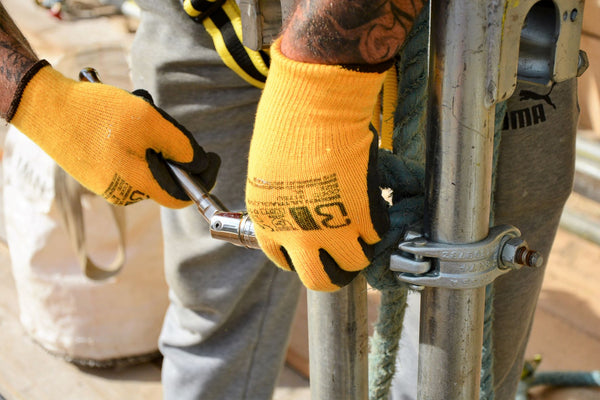 Scaffolder wearing scaffolding gloves