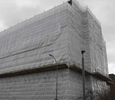 BIGBEN® Superclad® Fire Retardant Scaffold Sheeting in use on building